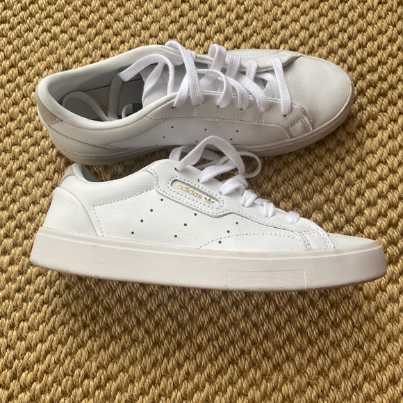 Women’s white sleek sneakers Adidas with gold details - Picture 3 of 9